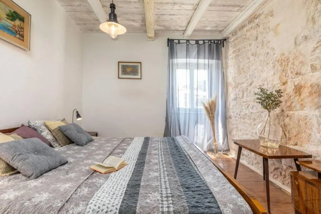 Casa Di Pietra Matelici Villa Divsici 0*,